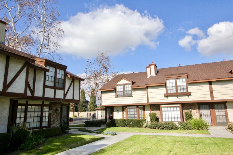 Chelsea Park Estates Fullerton California importance given to grided windows slightly in upwords with chimney