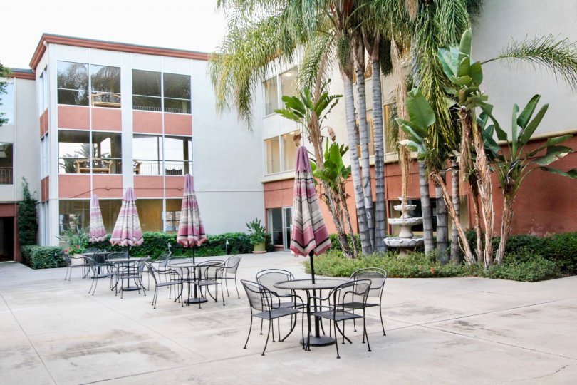 Courtyard in Club Acacia with deck chairs and tables with umbrellas.