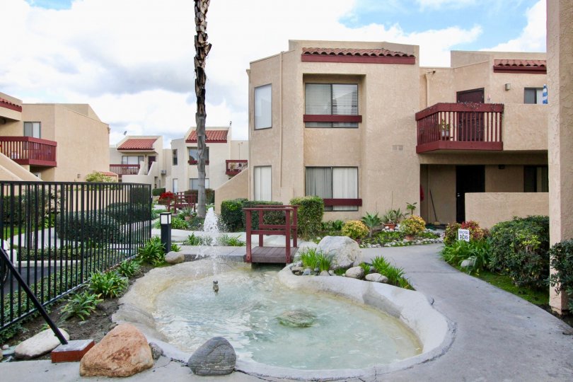THE HOUSE IN THE GARDEN CREEK WITH THE WATER, STONES, PLANTS