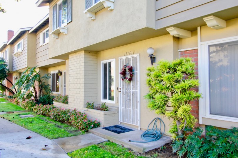 THE 127631 APARTMENT IN THE GARDEN VALLEY WITH THE PLANTS, TREES, PATHWAY