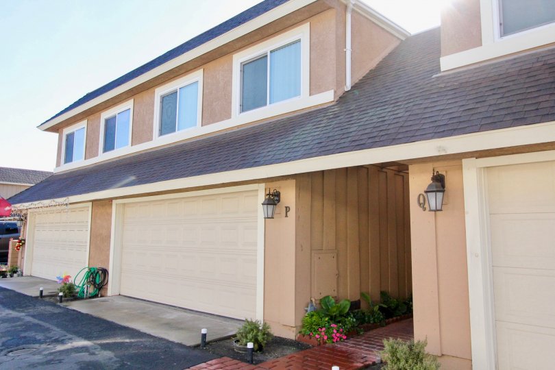 Beautiful one storey Nelson Villas building with Garage Facility