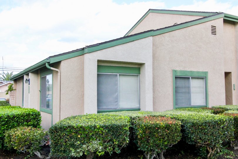 THE BUILDING IN THE PACIFIC GARDENS WITH THE PLANTS, TREES