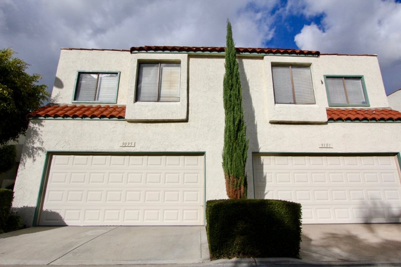 THE 9895 APARTMENT IN THE STRAWBERRY HILL WITH THE SHUTTERS, PLANTS, TREES