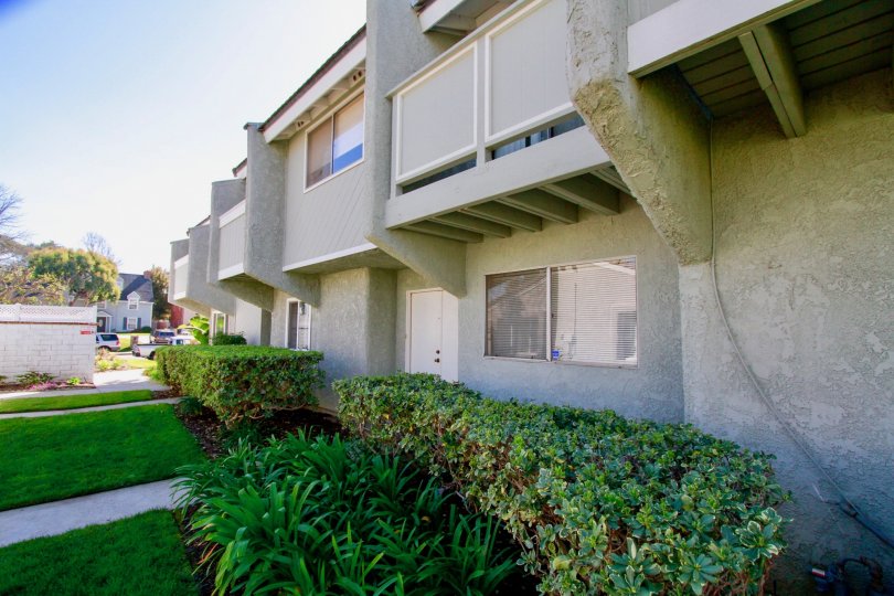 Cherrywood Village Huntington Beach California bulding attached balcony cover the window one room to another room cover the big size piller home color light gray very super