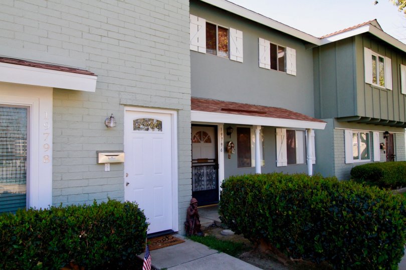Decently furnished villa with modern amenities in Huntington Continental of Huntington Beach