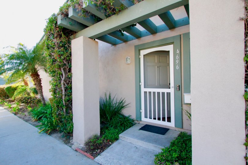Nice Portigo with garden and entrance view of Huntington Townhomes of Huntington Beach