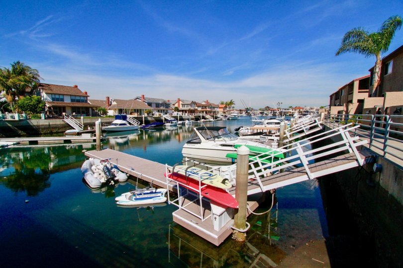 the path way to ship or boat ridding in sea harbour has a nice looj which is sutiated in huntington beach, california