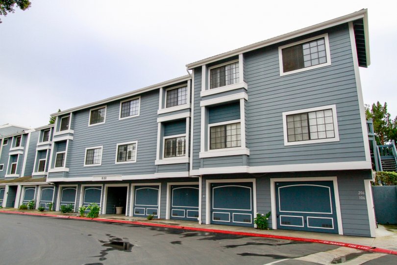 THE APARTMENTS WITH TWO FLOORS AND MORE WINDOWS ALSO THERE IT LOOKS LIKE SAME BUILDINGS AND ONE MAIN ENTRANCE ALSO AVAILABLE WITH FLOWER WASHES