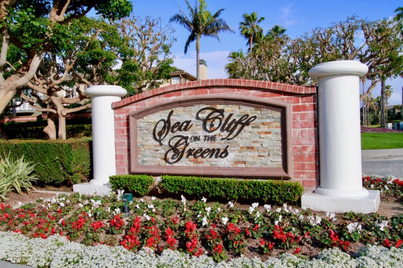 Frontage sign at Seacliff on the Greens with nice landscaping and white colonial columns located in Huntington Beach, CA