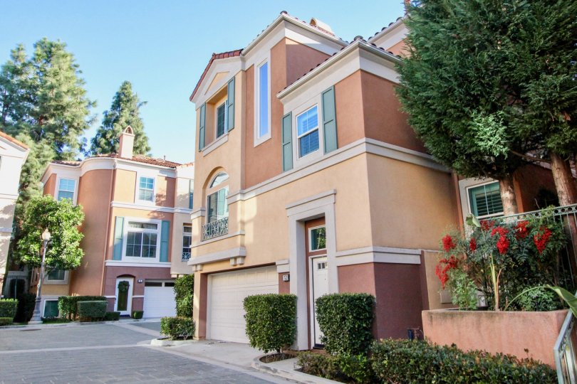 Corte Bella Villas is a development in the mid-sized master planned community of the Westpark I in Irvine, California. This is a gated neighborhood. There are 41 attached and detached three level townhomes in this home tract. Corte Bella Villas was built 