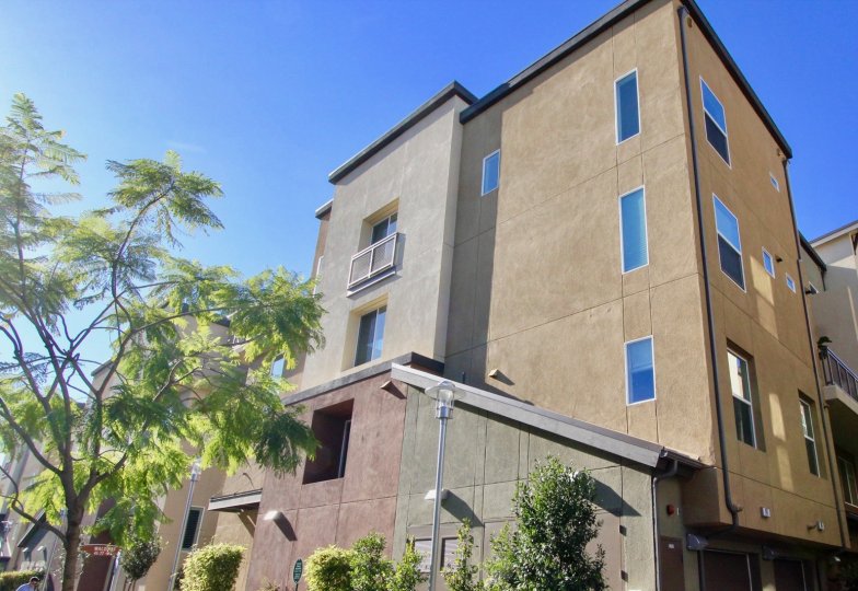 THIS IMAGE SHOWS THE FRONT VIEW OF THE APARTMENT WHICH IS SITUATED IN MADISON