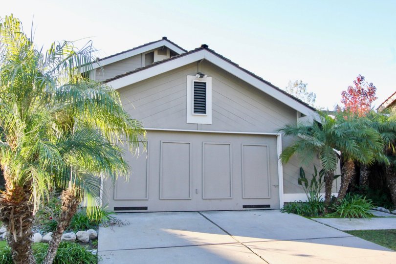 A sunny day in the area of Woodbridge Crossing, outside, palm trees, garage, roof