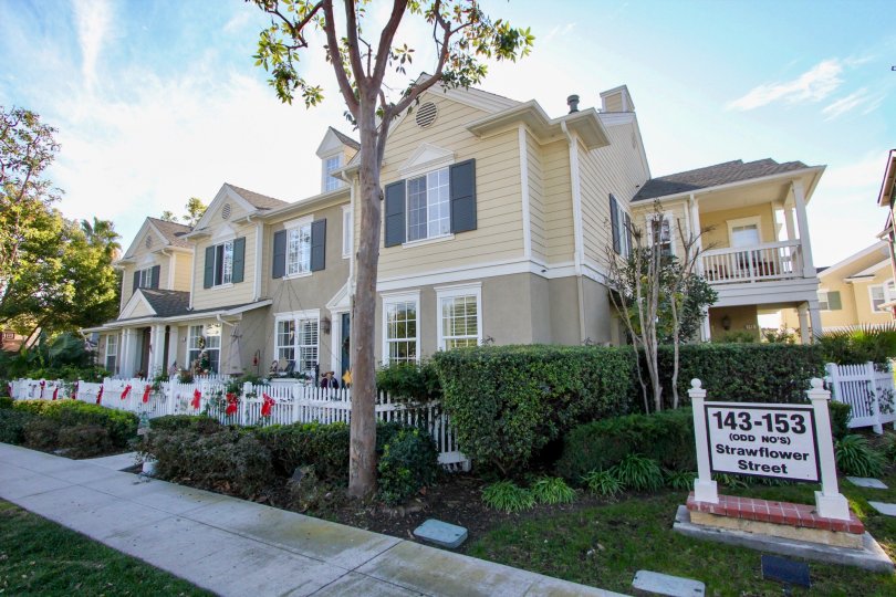 Hedges and sign at Charleston Place in Ladera Ranch, CA