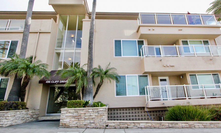 THE 496 APARTMENT IN THE OCEAN CLIFF MANORS WITH THE PLANTS, TREES, BALCONIS