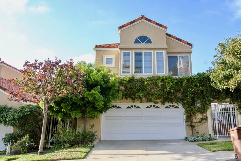Laguna Sur homes are located in the coastal community of Laguna Niguel. Laguna Sur is a gated community filled with custom homes and luxury town homes. The community is ideally situated at the highest ridge in the Laguna Niguel area and has panoramic view
