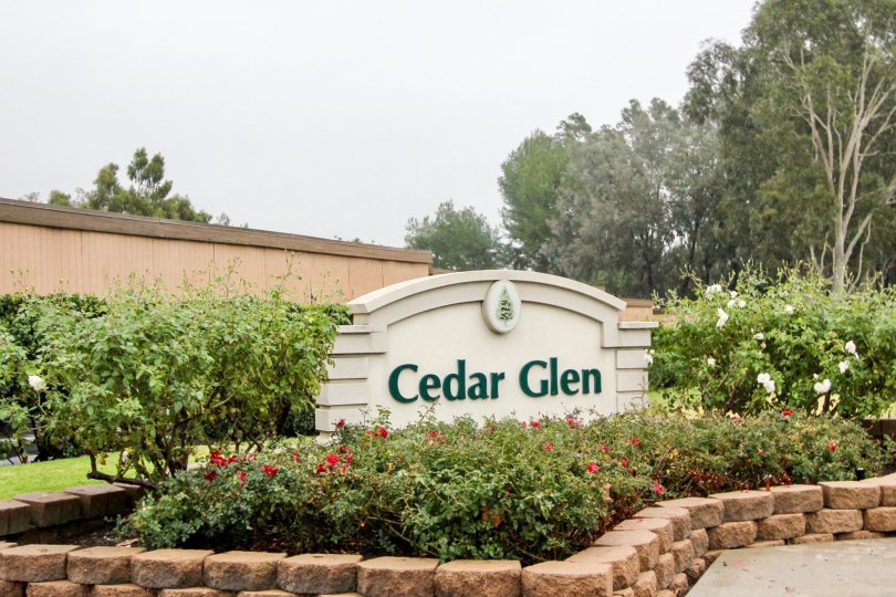 Nice Park area with flower garden and trees in Cedar Glen of Lake Forest
