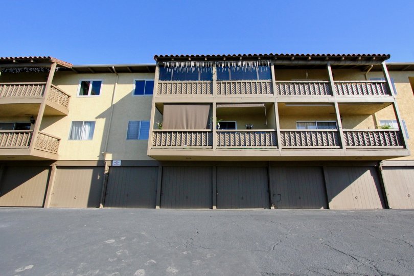 The Casa Contenta neighborhood is located in the San Clemente Southeast area. The Casa Contenta tract consists of 27 condominiums