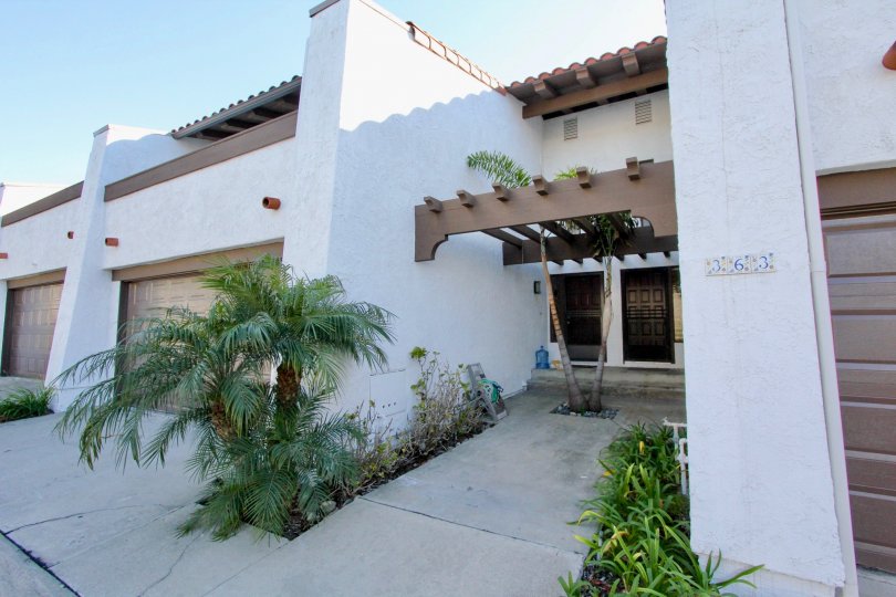 The community of La Cuesta Cove contains townhomes between 1, 301 and 1, 590 square feet. These 1 and 2-story homes include 2 to 3 bedrooms, 2 to 2. 5 bathrooms, and 2-car attached garages. Pricing for these units has recently ranged from the mid $300, 00