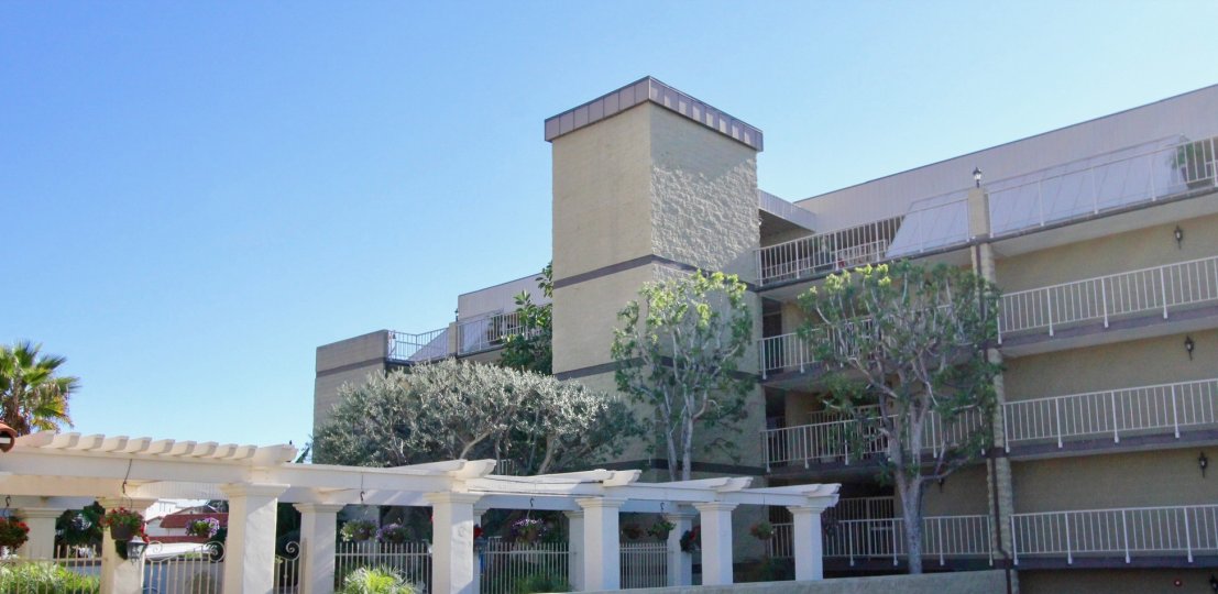Villa Grande is an ocean front condo complex located in the San Clemente Central area of San Clemente, California located at 411 Avenida Granada in San Clemente. Villa Grande is a smaller building with 4 levels of condos offering stunning views of the San