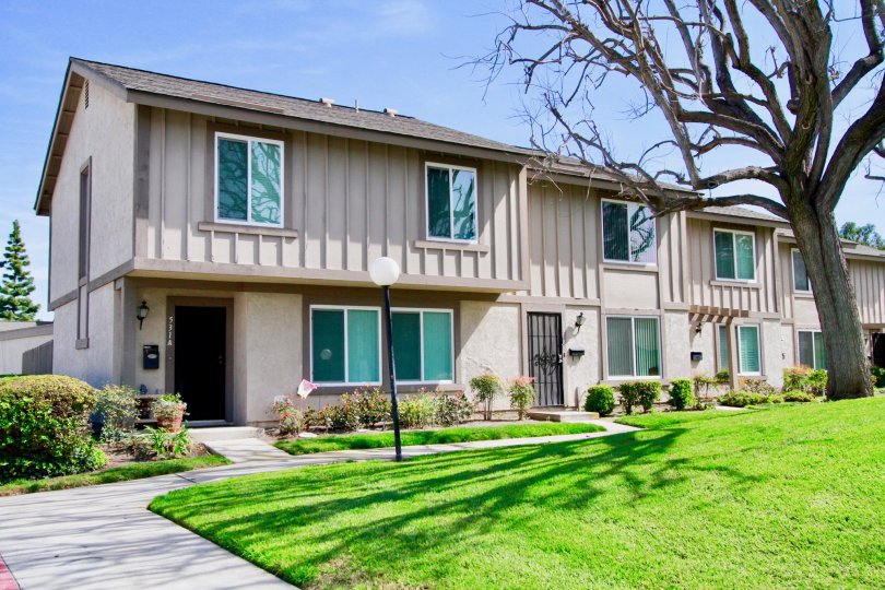 Bradford Place Building House with Attractive Green Park at Santa Ana city in Califorina
