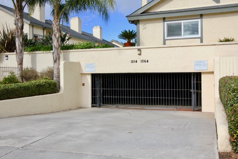 Beautiful villa with cellar parking and trees around in Laguna Terrace of Carlsbad