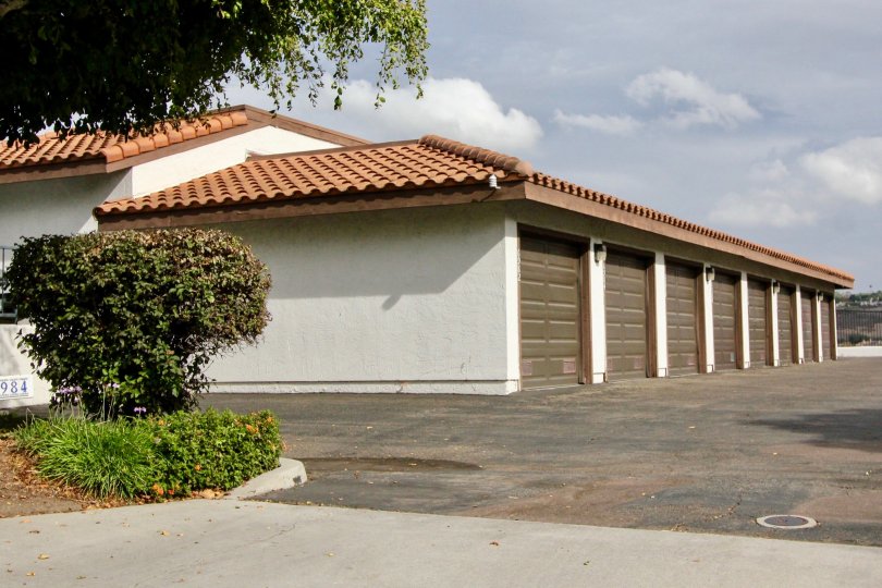 Villas with spacious carparking and garden on a sunny day in Paseo De La Costa of Carlsbad