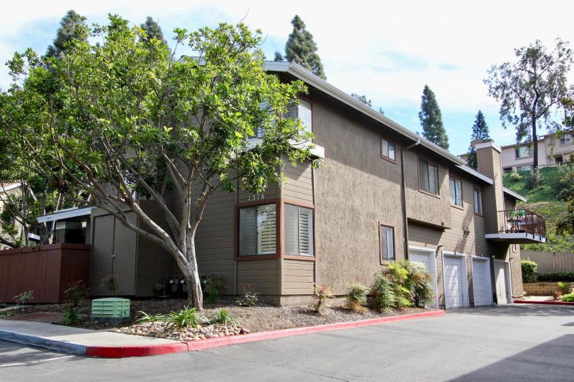 Driveway and back view of the apartment building at Brandywine Classices in Chula Vista, Ca.