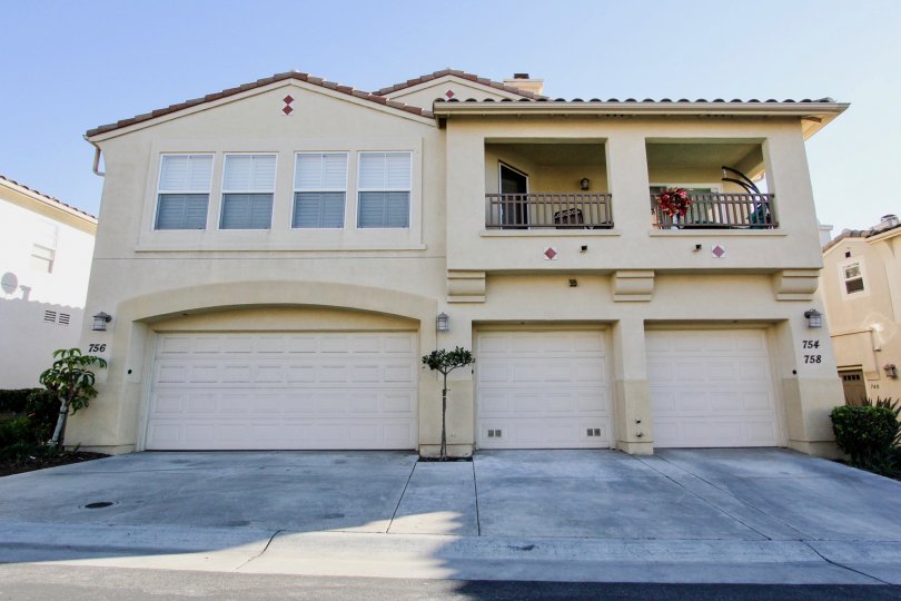 A HOME THAT HAVE ONE BIG AND TWO SMALL GARAGES IN THE BELOW OF TIVOLI VILLAS COMMUNITY