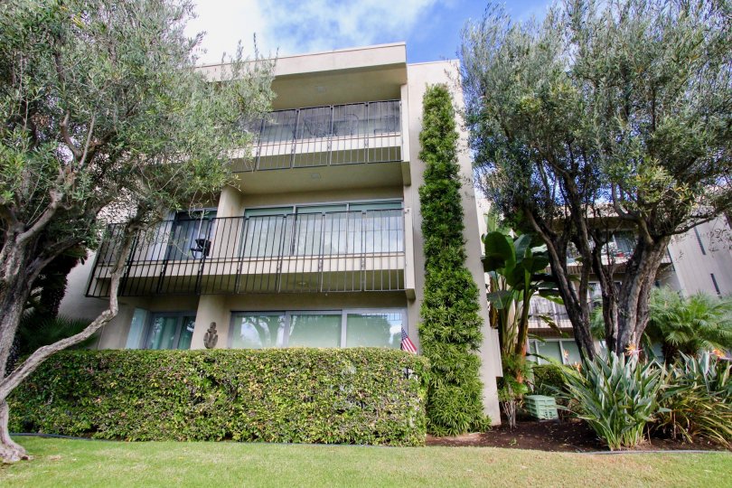 a most attractive and beautiful bungalow with beautiful lawn comfortable climate clean way visit with with family in weekendStar Park Condos