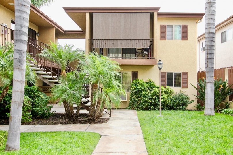 Garden Lounge and path of Cottage Villas of El Cajon.