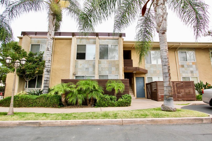 A apartment building with two large palm trees in La Quinta Gardens. Located in El Cajon city in the state of California.