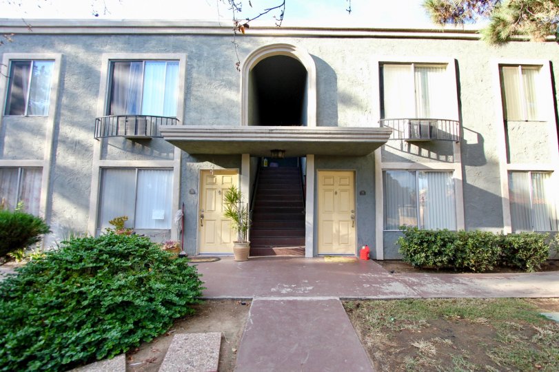 A view of a townhouse or apartments in the Villa La Paz community.