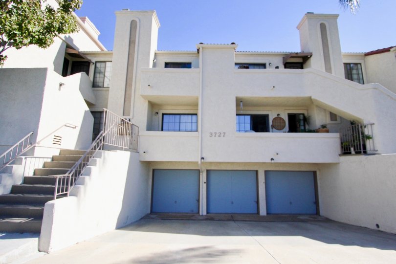 Lovely park like courtyard setting right outside your door at Richmond Manner.