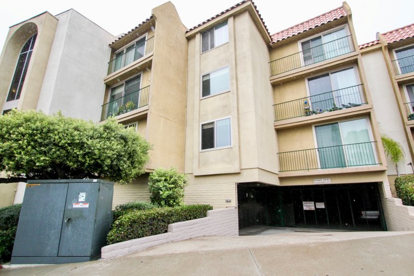 Raining in the place of Coast Regency has apartment with three floors