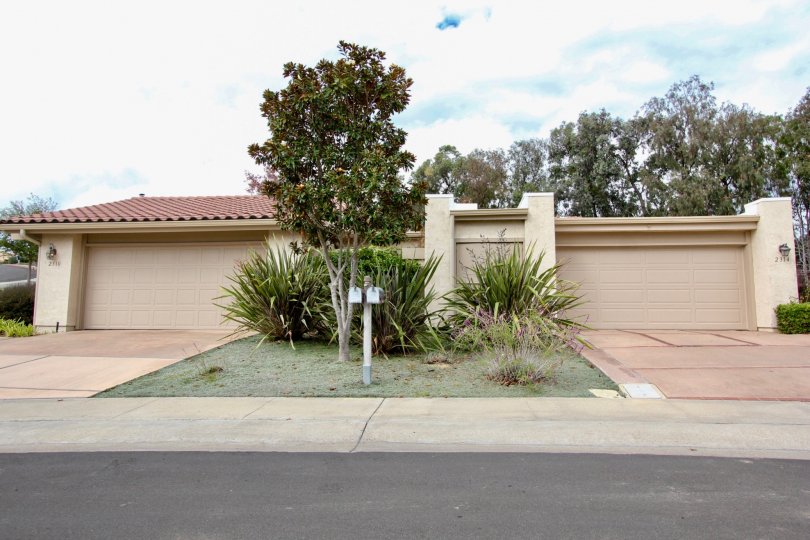 El Dorado's two garages with driveways in La Jolla California