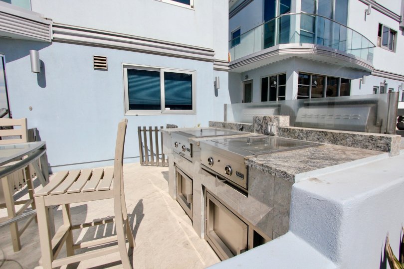 An outdoor patio kitchen in the Jamaica Sands community of Mission Beach, California.