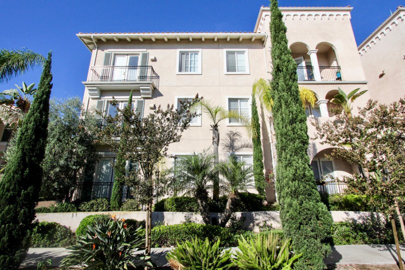 View photos of this 2 bed, 2. 0 bath, 1165 sqft condo located at 4080 Front St APT... Villa Portofino is centrally located in the heart of Mission Hills and is a gated...