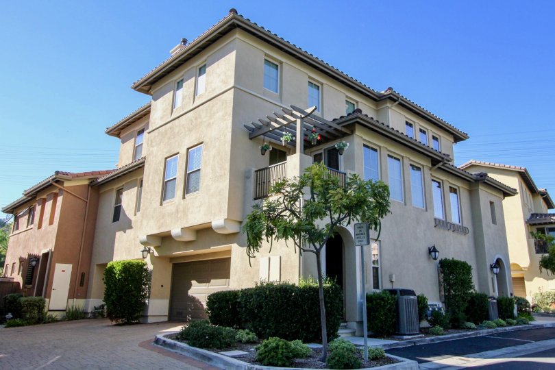 Tons of greenery and window in this lovely home in the Verandas at Escala community located in Mission Valley