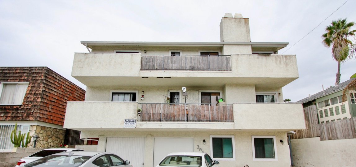 Alabama Terrace  ,North Park , California,white building. balcony