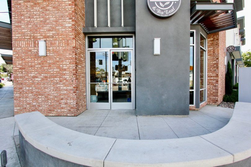 A mixed-use urban development in the heart of the Point Loma neighborhood of San Diego. Featuring 9 luxury condominiums, and a retail space being occupied by The Coffee Bean & Tea Leaf. The one-bedroom, one-bathroom apartment in the Stonehaven complex is 
