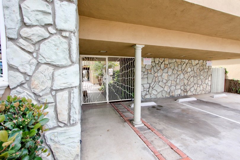 stone fix design wall in front of the building entrance in Mentone Villas