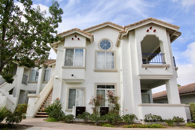 THE BUNGALOW IN THE MISSION DEL ORO WITH THE AIR CONDITIONER, TREES, PLANTS, BALCONIS.