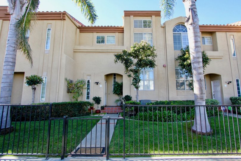 A well maintained lawn and landscaping at the Wind & Sea Townhomes in Oceanside, CA