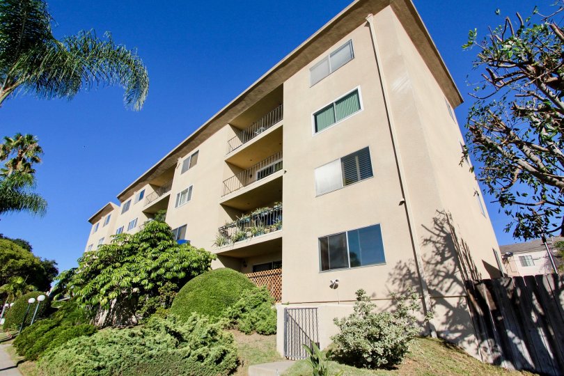 Large apartment community with terraces in Casa Thomas, of Pacific Beach, California.