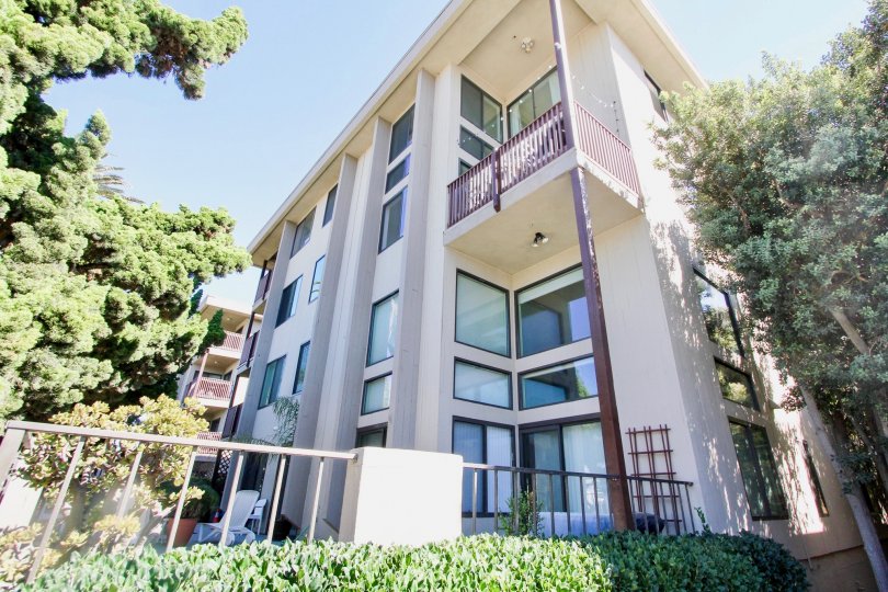 THE HOUSE IN THE TURRAMURRA CONDOMINIUMS WITH THE TABLE, TREES, PLANTS, BALCONI