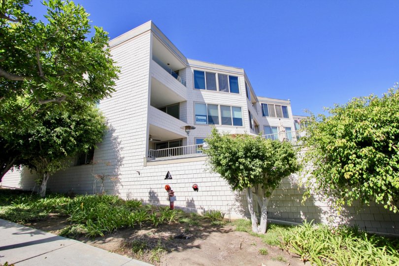 side view of at laplaya complex in point loma california