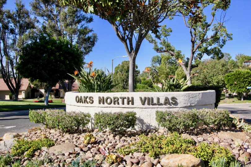 A sunny day in Oaks North Villas has traffic signal post at left side of villa