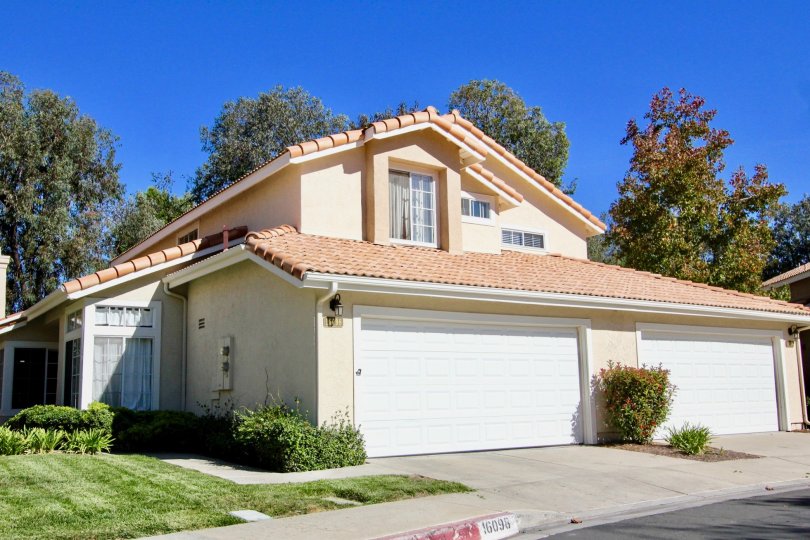 Brown home with two garages at Tierra Del sol in Rancho Bernardo California