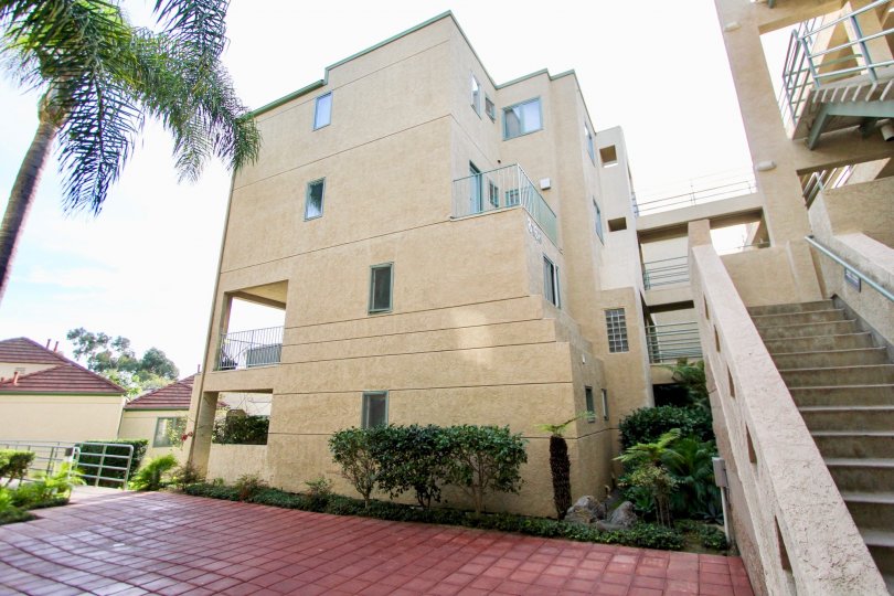 La Jolla City Club  . University City  ,California, beige building, tree