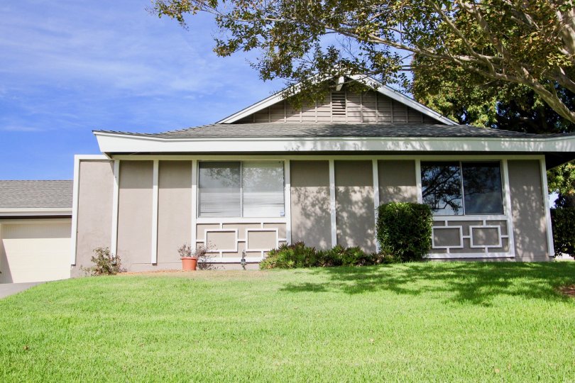 Pennant Village , University City ,: California, lawn,small building